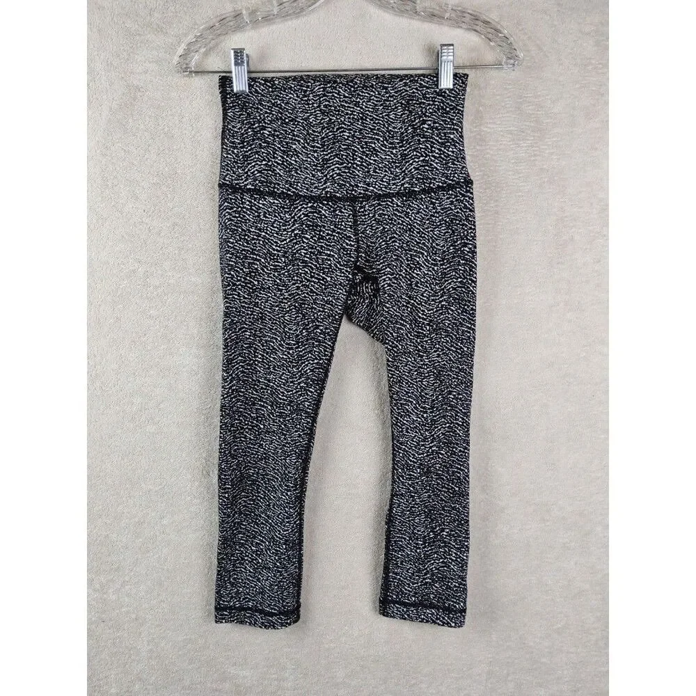 Lululemon Women’s Cropped Athletic Leggings Size 4